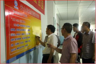 昌东大道南延项目部开展2017年清静生产月启动仪式暨清静质量宣誓署名活动_尊时凯龙