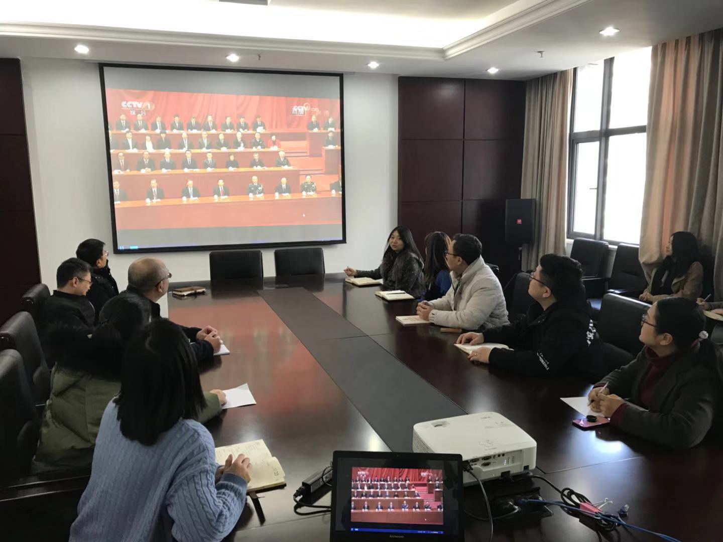 南昌城投房地产公司组织寓目“中央庆祝刷新开放40周年”大会_尊时凯龙