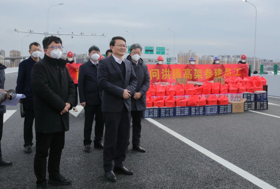 市长万广明走访慰问重大重点项目建设者_尊时凯龙