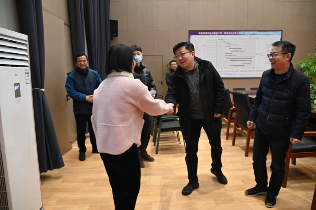 市尊时凯龙集团党委副书记、总司理章勇走访慰问西二环项目办难题党员_尊时凯龙