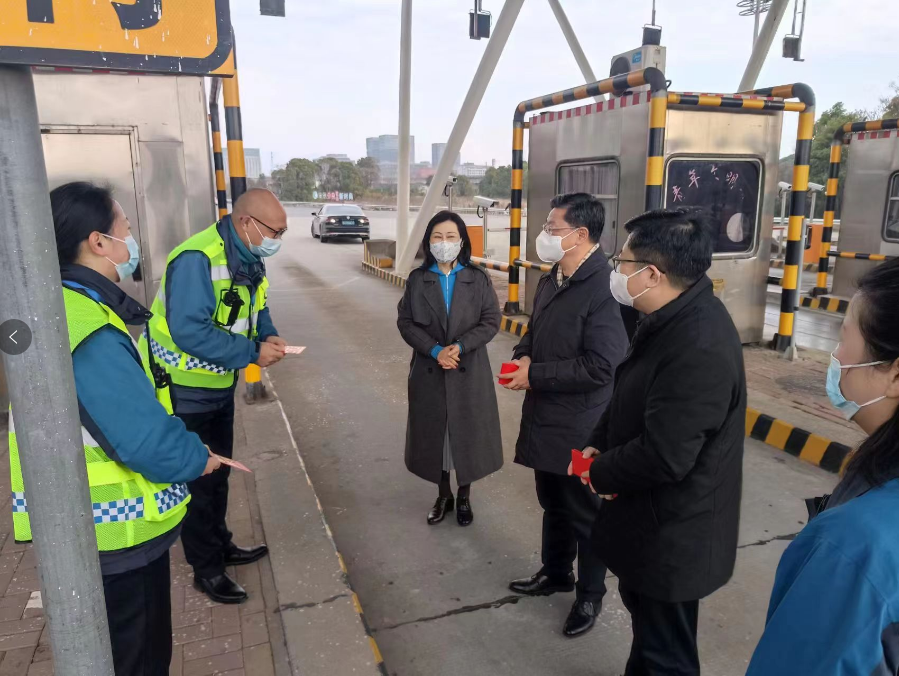 董事长涂建平、总司理章勇慰问高速公司一线员工_尊时凯龙